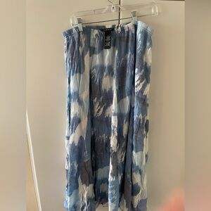 Maxi skirt. Size large.